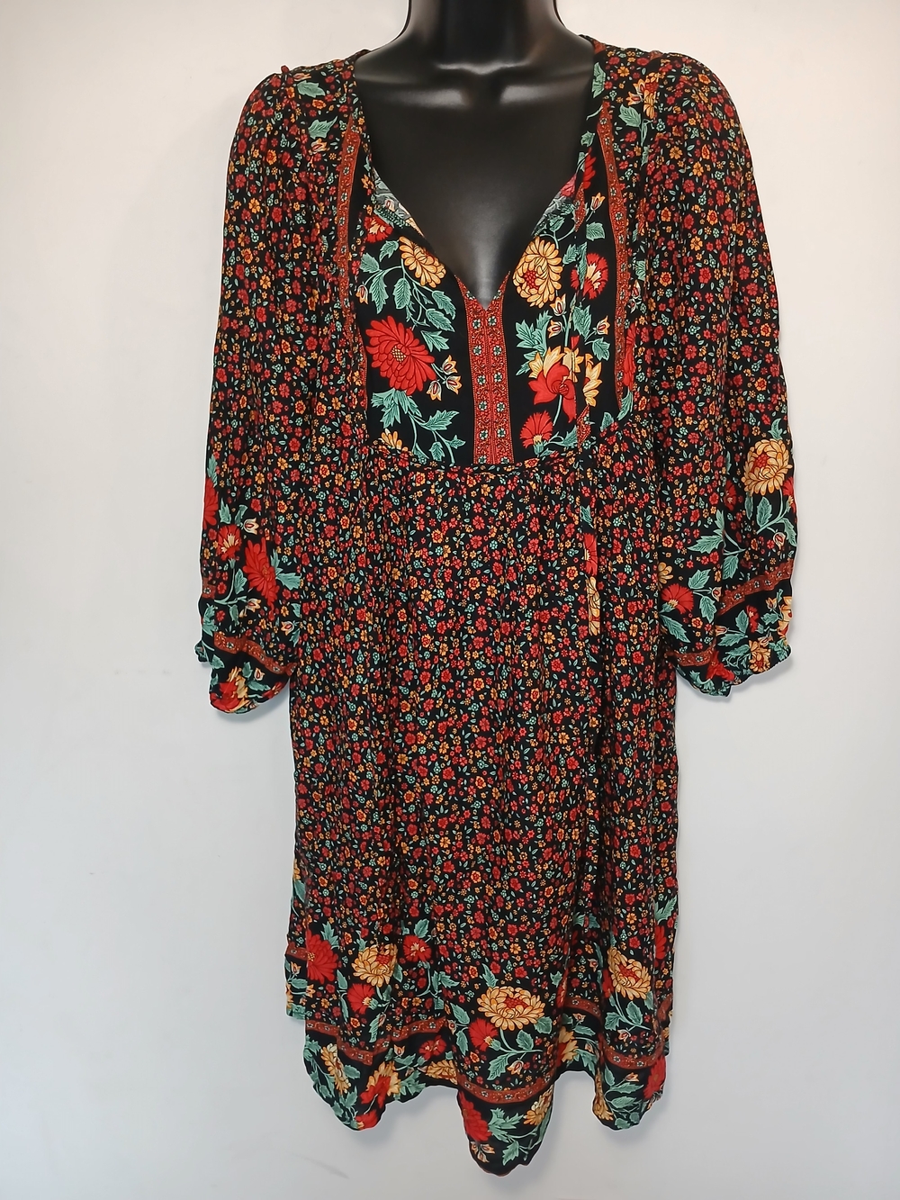Floral V-Neck Long Sleeve Dress in Black and Red